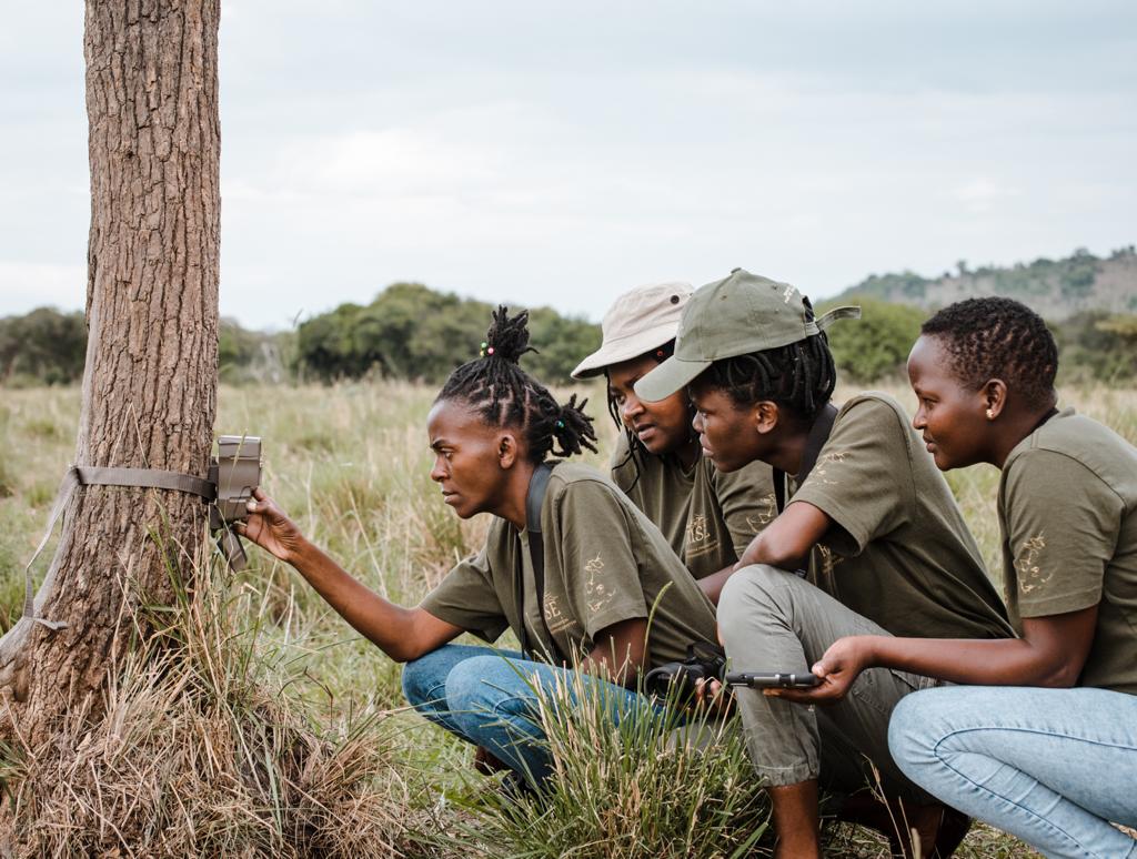 women-in-the-field-2