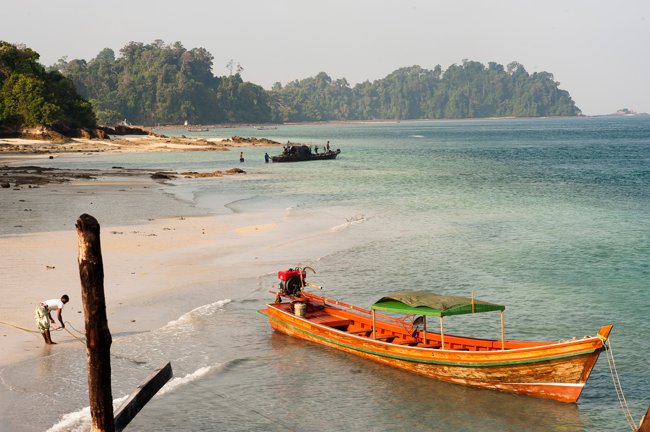 Ecotourism against environmental degradation and poverty